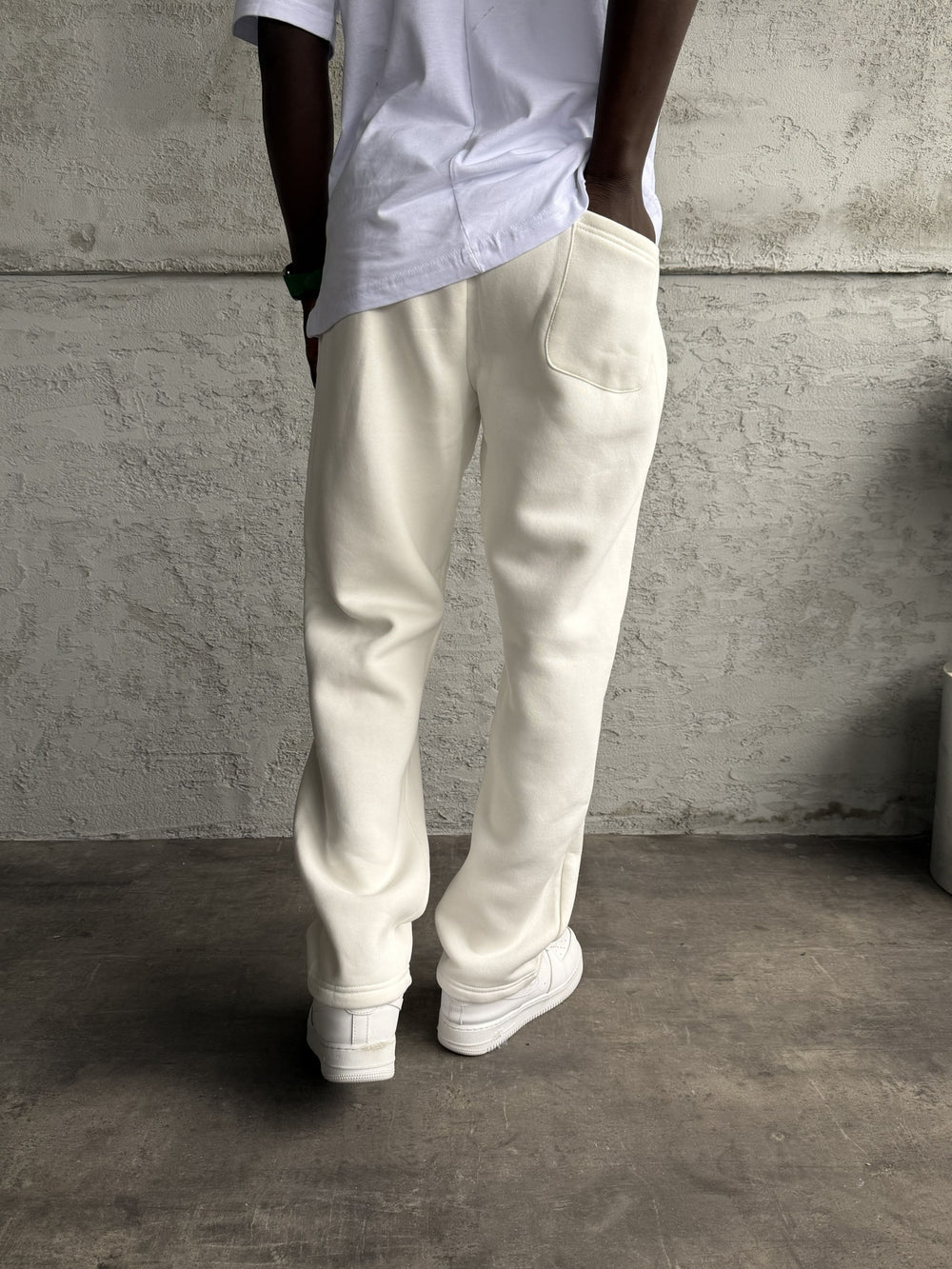 Beyaz Dikiş Detaylı Baggy Eşofman