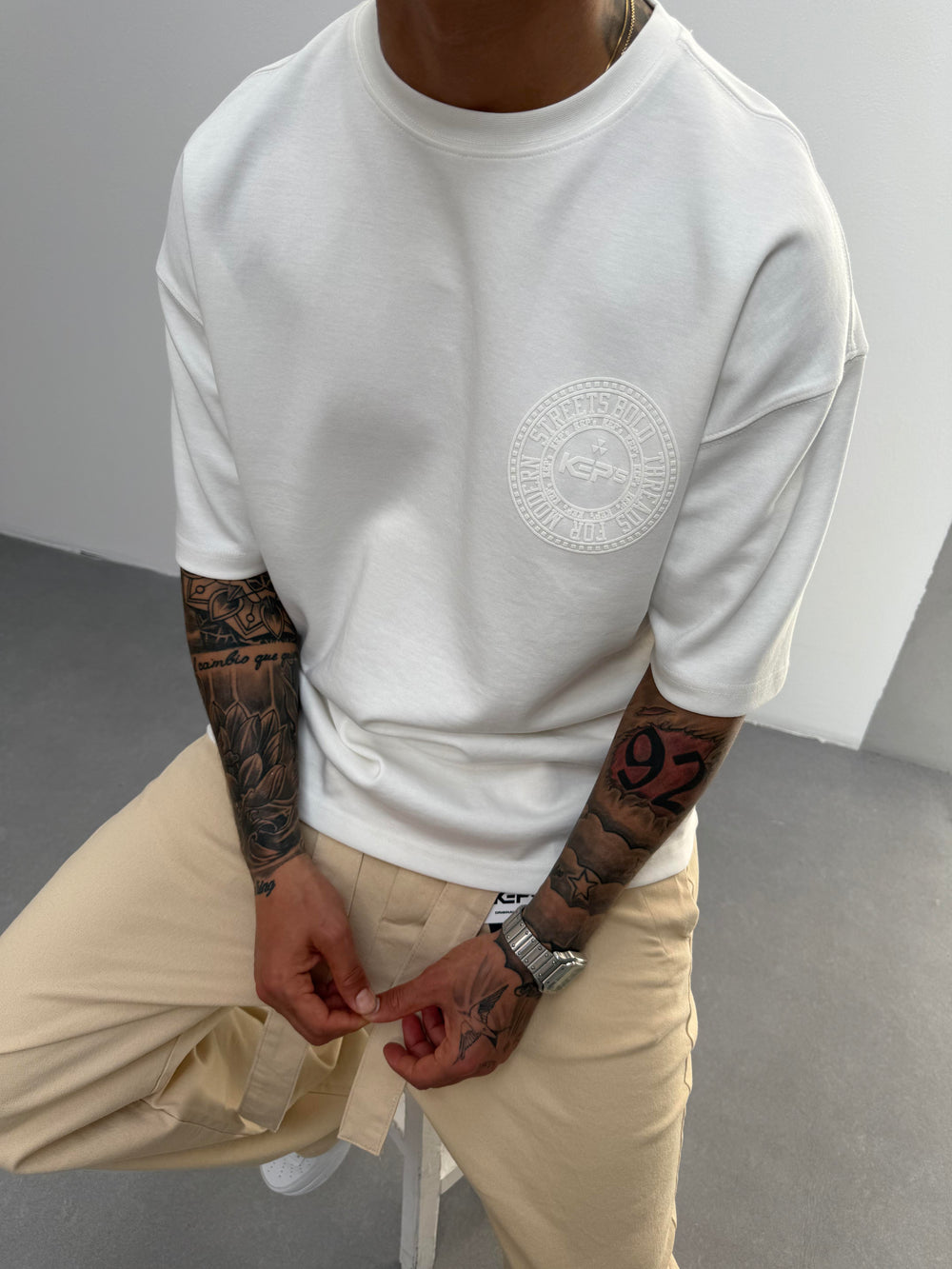Beyaz Kabartma Baskılı Oversize T-Shirt