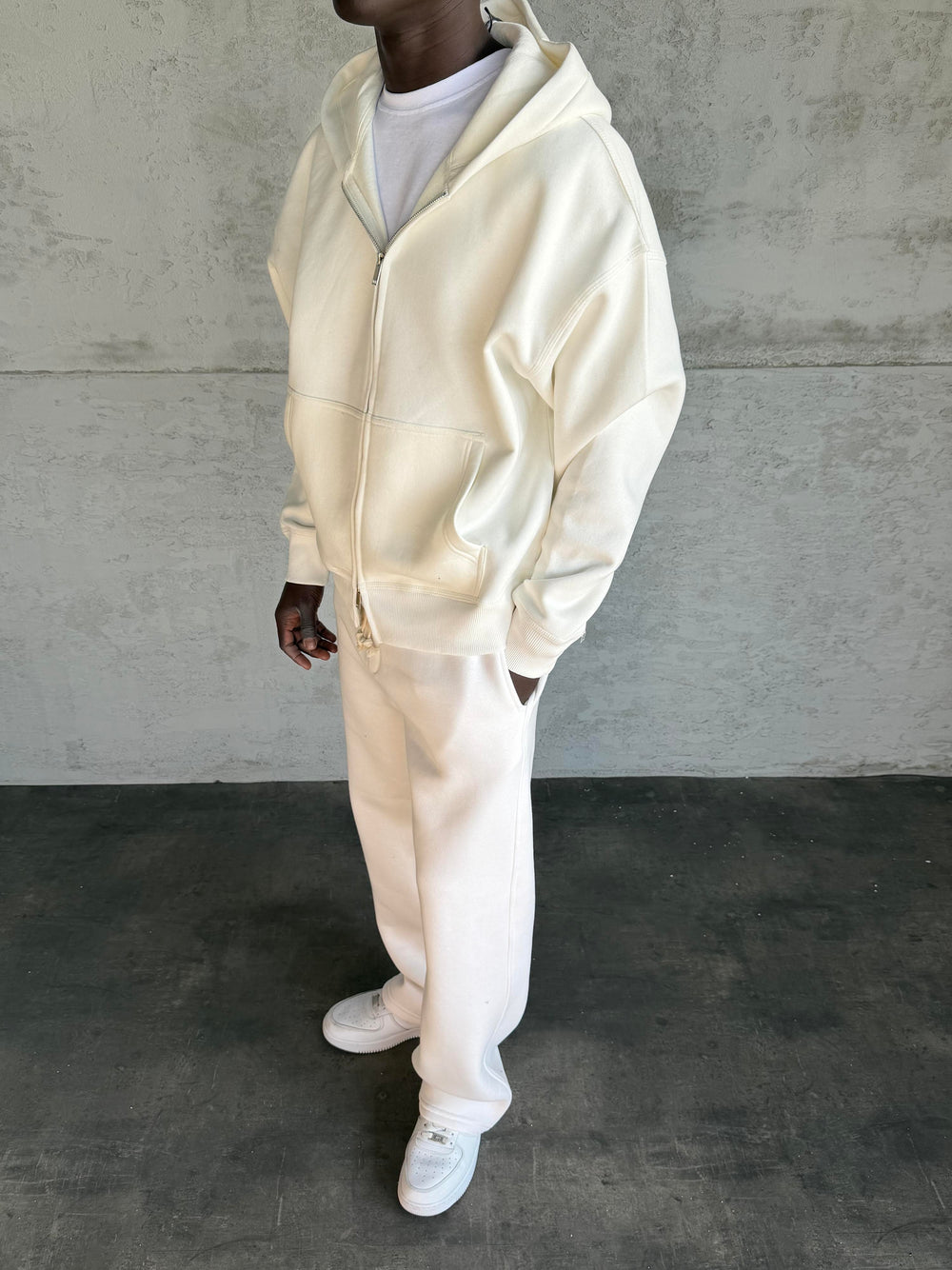 Beyaz Kapüşonlu Fermuarlı Sweatshirt