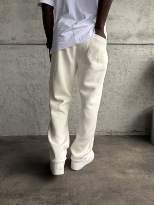 Beyaz Kurukafa Baskılı Eşofman