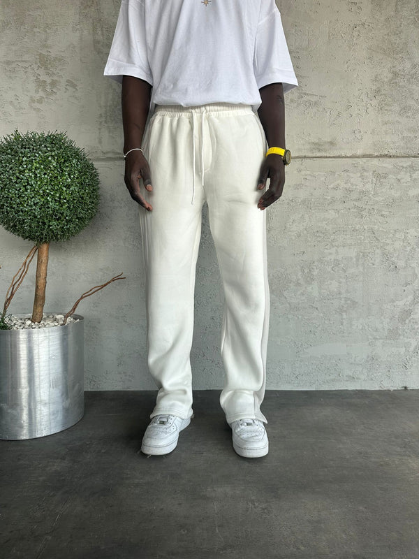 Beyaz Şerit Detaylı Kesik Paça Baggy Eşofman