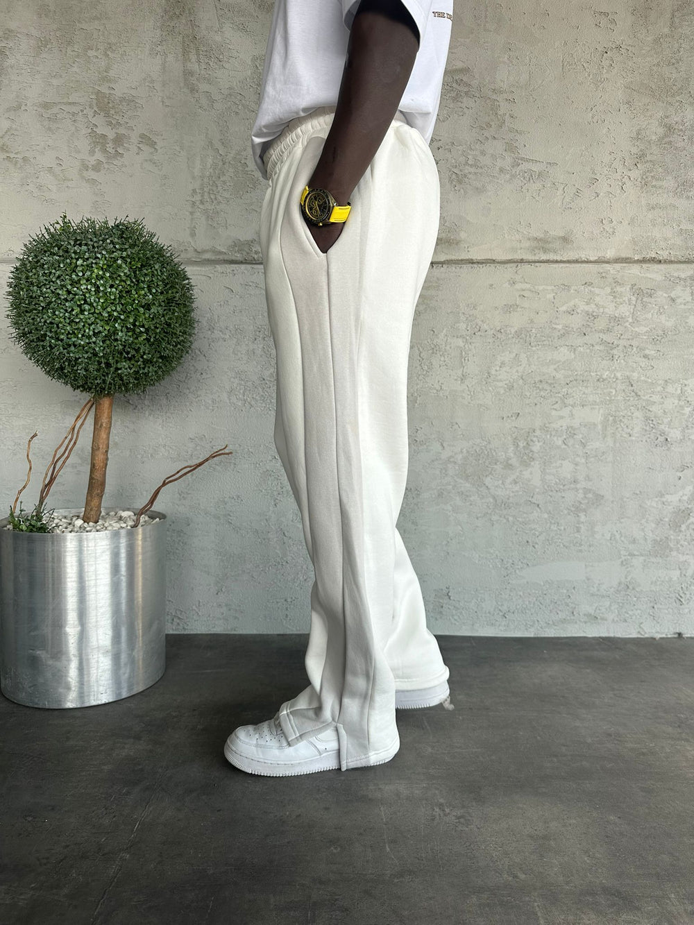 Beyaz Şerit Detaylı Kesik Paça Baggy Eşofman