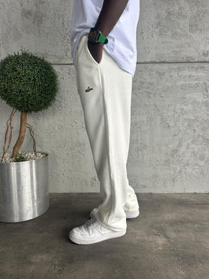 Beyaz Yazı Detaylı Baggy Eşofman