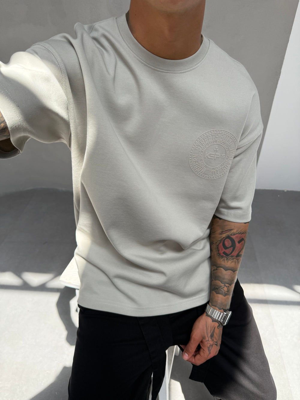 Gri Kabartma Baskılı Oversize T-Shirt