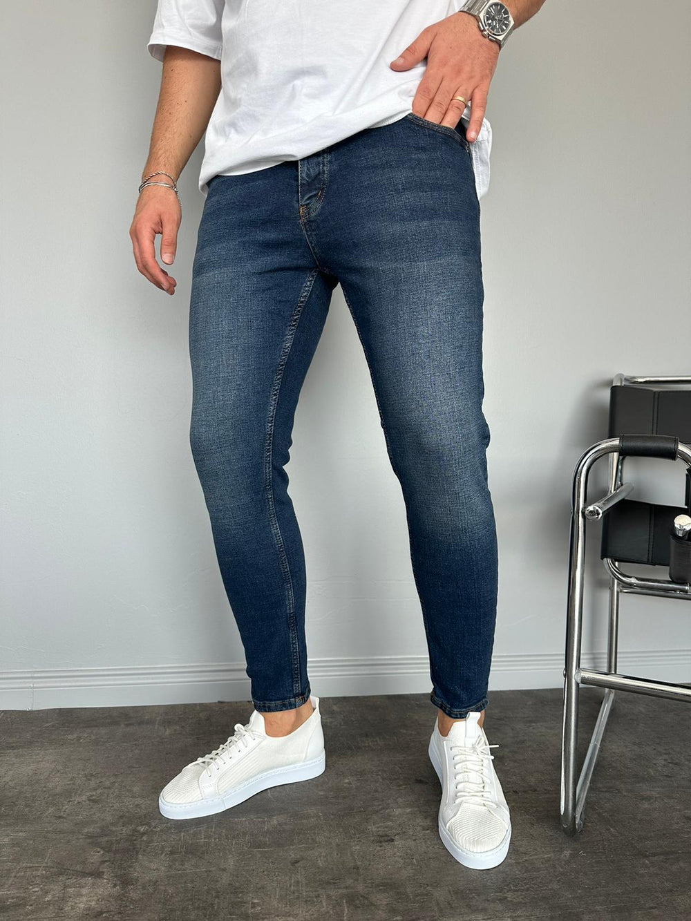 Koyu Mavi Taşlamalı Slimfit Jean