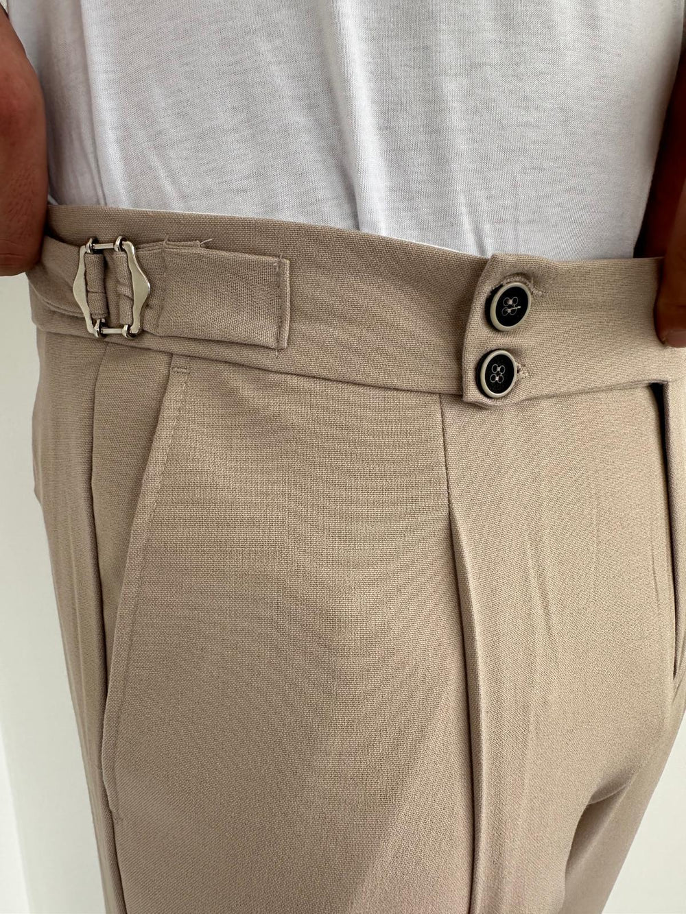 Krem Pileli Düğme Detaylı Pantolon