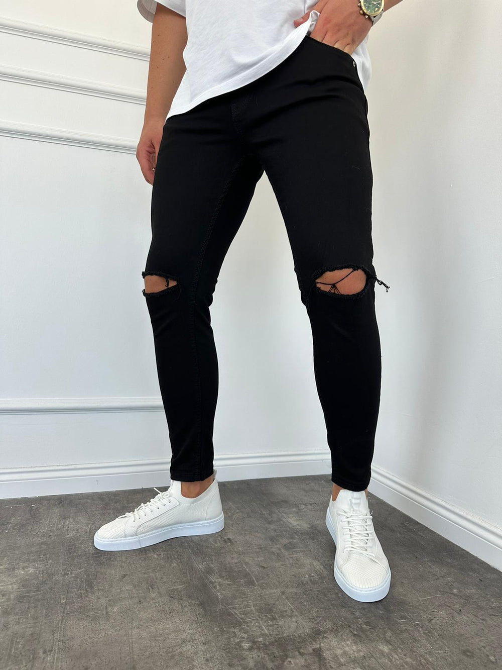 Siyah Dizi Yırtık Slimfit Jean